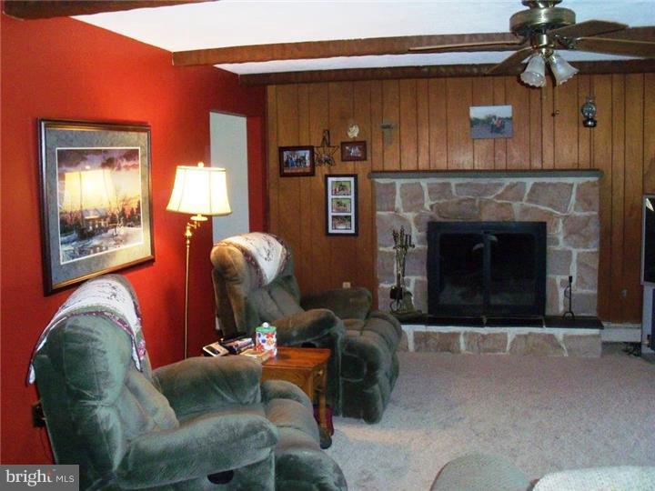 1547 Chestnut Hill Road Pottstown, PA 19465 - Photo 4 of 25 Family Room