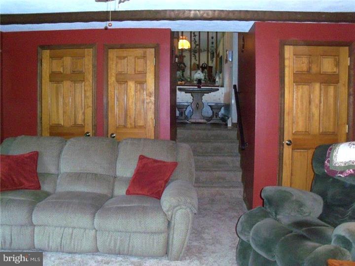 1547 Chestnut Hill Road Pottstown, PA 19465 - Photo 5 of 25 Family Room