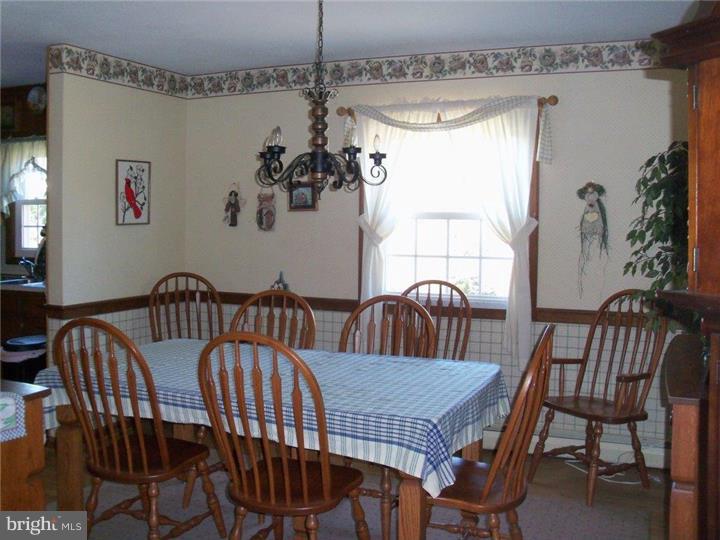 1547 Chestnut Hill Road Pottstown, PA 19465 - Photo 6 of 25 Dining Room