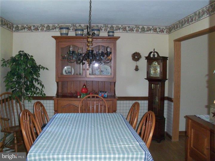 1547 Chestnut Hill Road Pottstown, PA 19465 - Photo 7 of 25 Dining Room