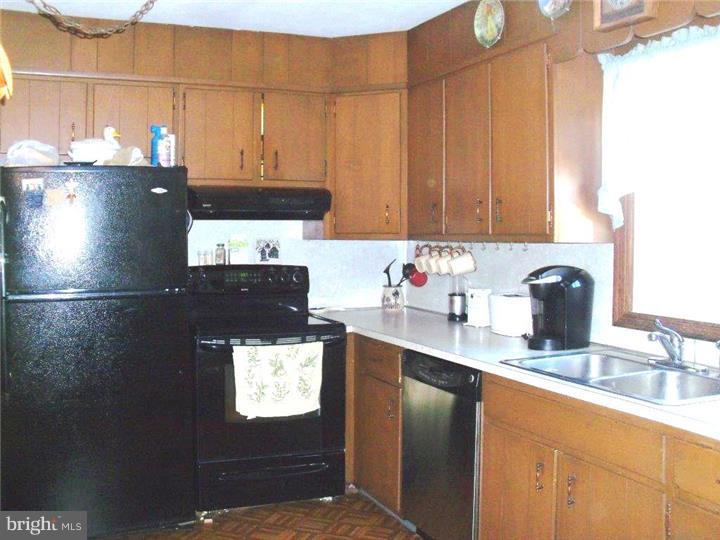 1547 Chestnut Hill Road Pottstown, PA 19465 - Photo 8 of 25 Kitchen