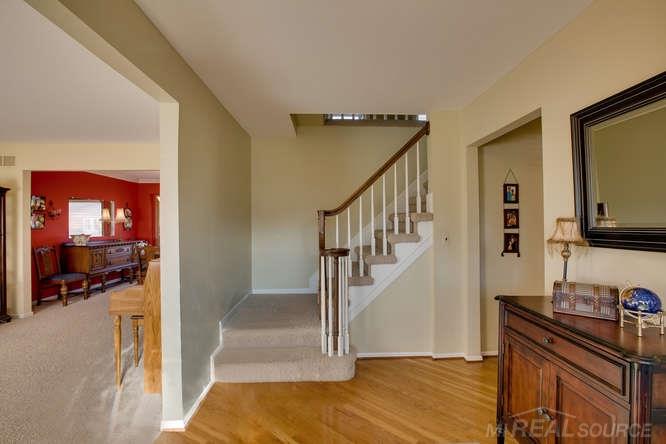 560 Pinehurst Drive Rochester Hills, MI 48309 - Photo 4 of 31