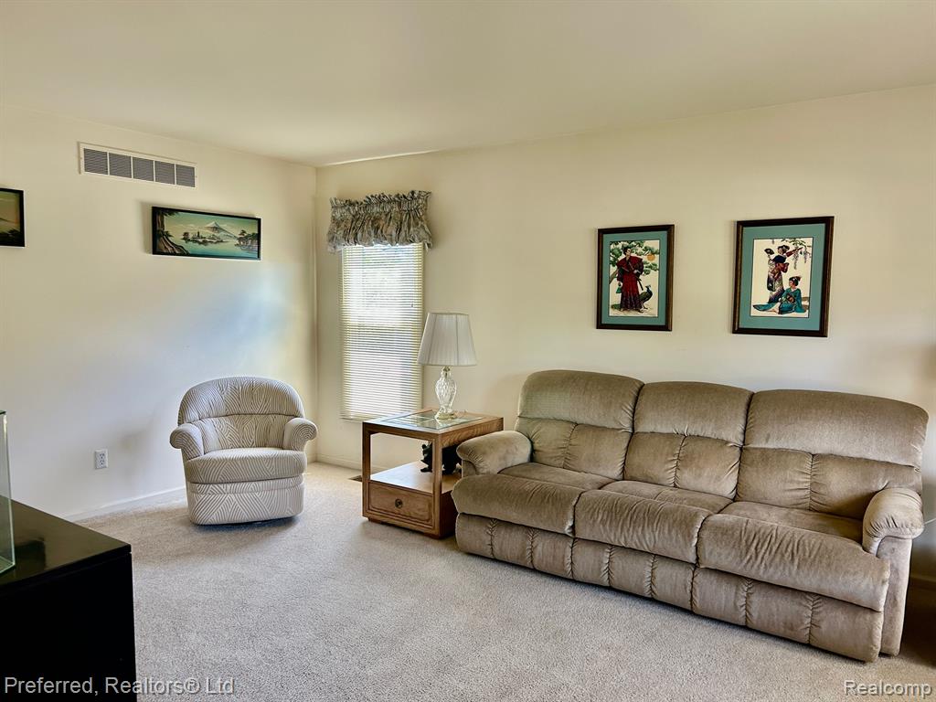 24584 Ridgeview Drive Farmington Hills, MI 48336 - Photo 7 of 50