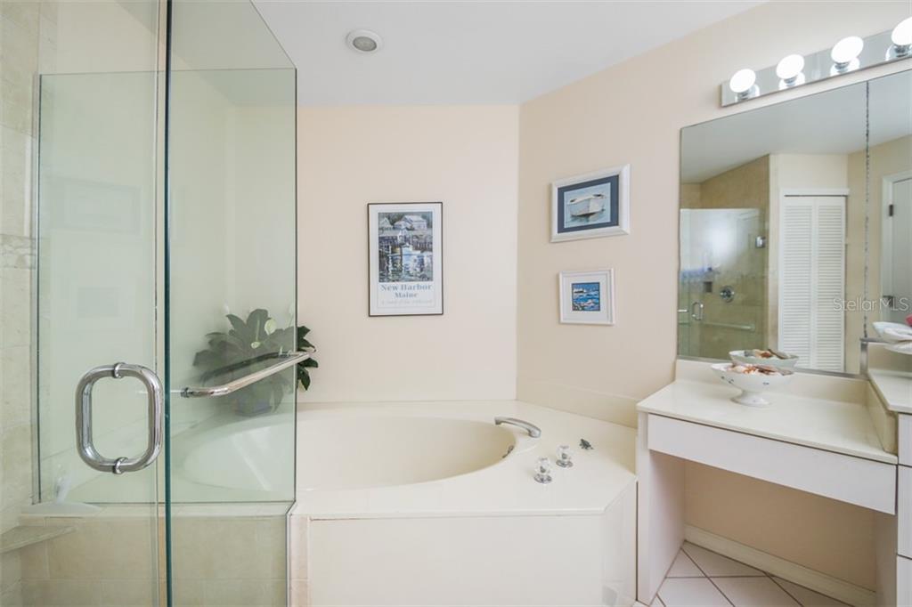 219 Woods Point Road Osprey, FL 34229 - Photo 13 of 36 Gallery Image 13