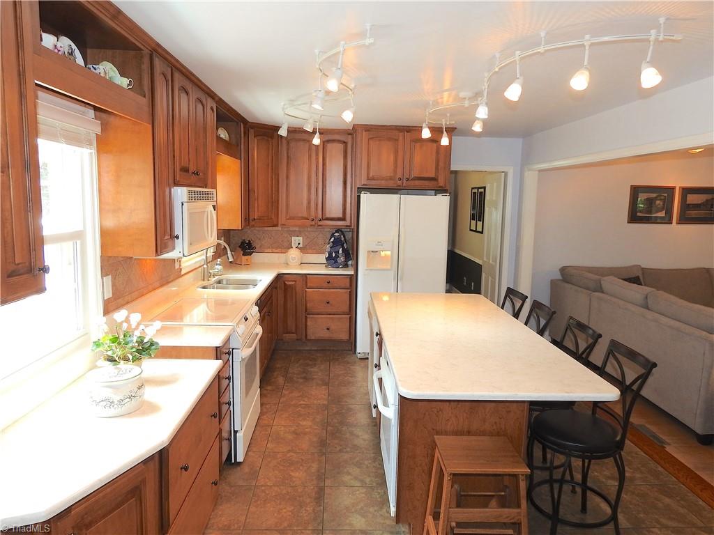 3616 Pinetop Road Greensboro, NC 27410 - Photo 8 of 24 Gallery Image 8