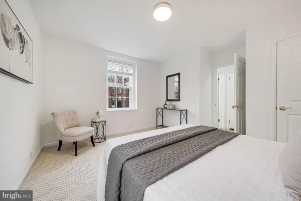$3,700 | 3701 39th Street Northwest, Unit A181, Washington, DC 20016