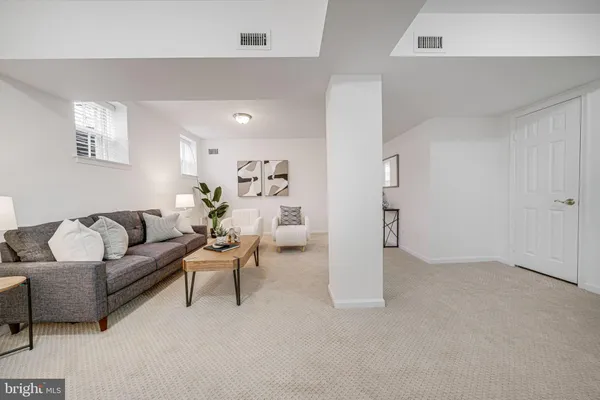 $3,700 | 3701 39th Street Northwest, Unit A181, Washington, DC 20016