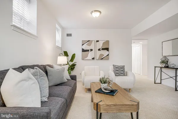 $3,700 | 3701 39th Street Northwest, Unit A181, Washington, DC 20016