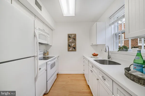 $3,700 | 3701 39th Street Northwest, Unit A181, Washington, DC 20016