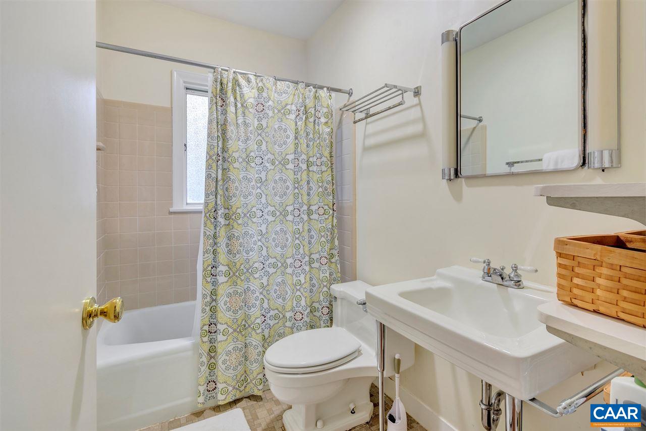 2015 Spottswood Road Charlottesville, VA 22903 - Photo 24 of 41 Second first floor full bath