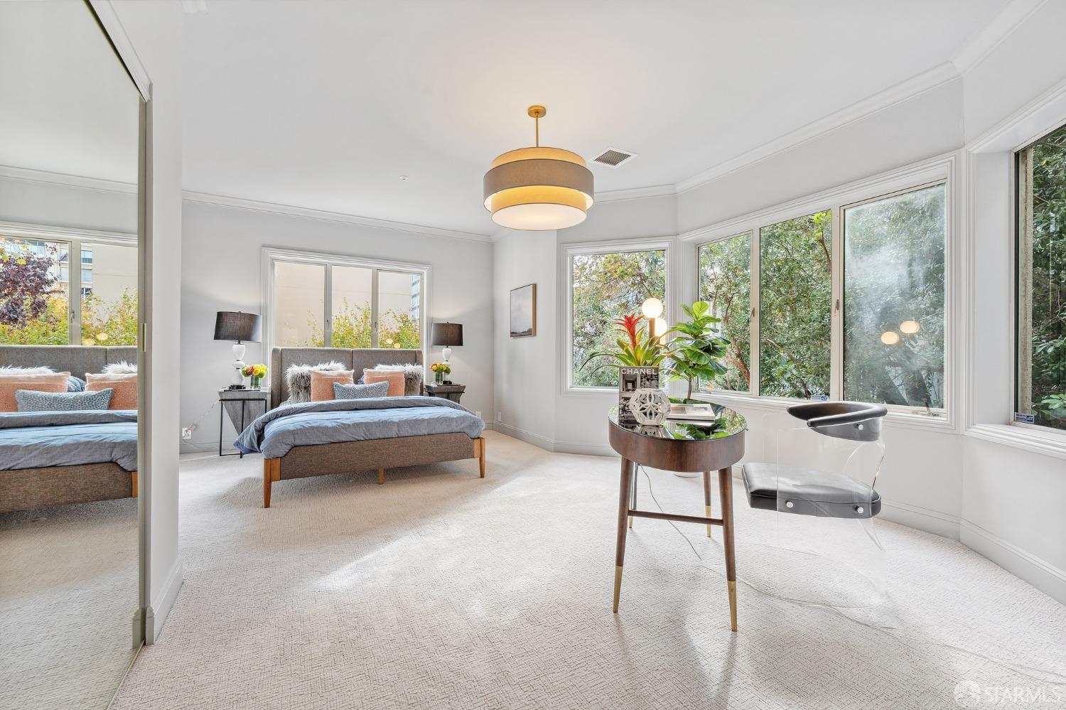 900 Green Street, Unit 600 San Francisco, CA 94133 - Photo 44 of 50 a bedroom with furniture and a chandelier