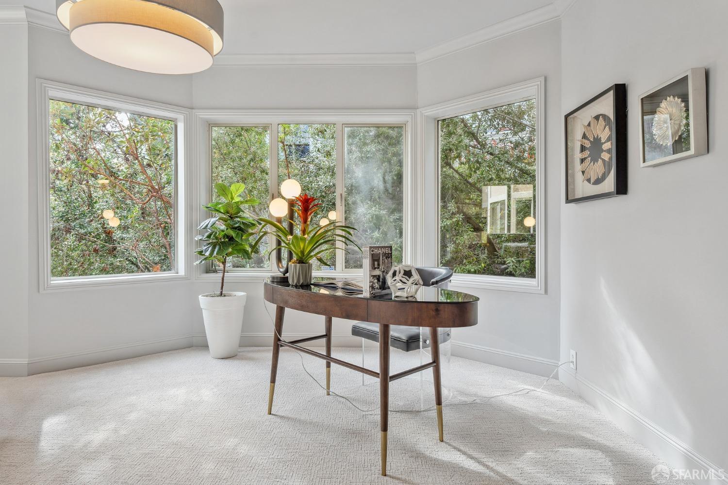 900 Green Street, Unit 600 San Francisco, CA 94133 - Photo 45 of 50 a workspace with furniture and a window