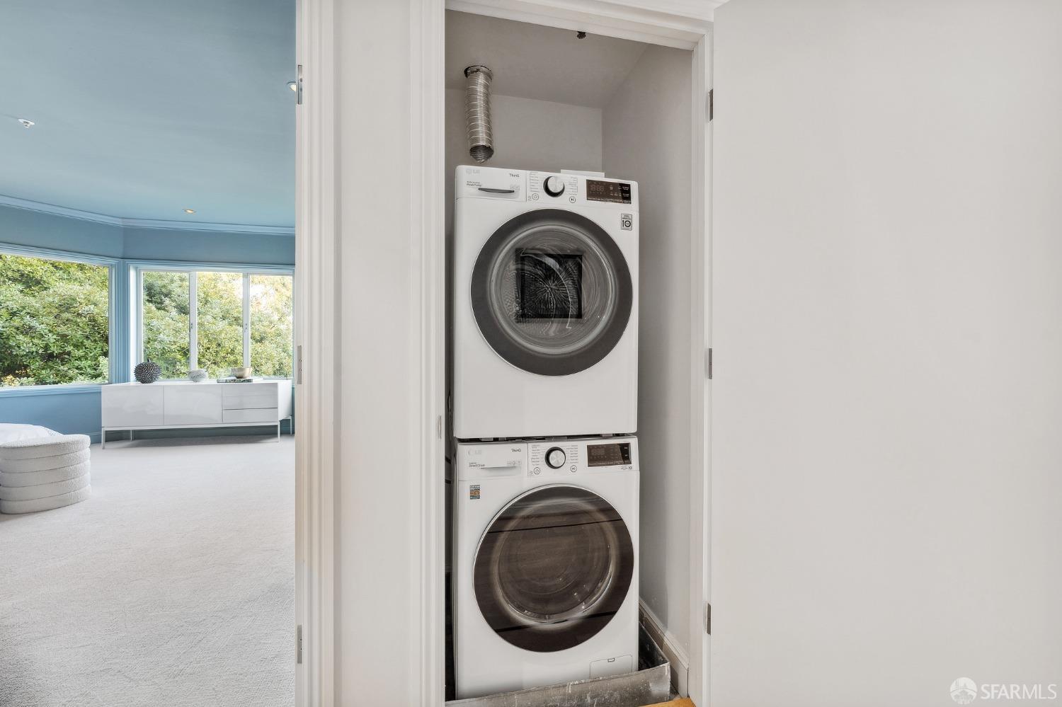 900 Green Street, Unit 600 San Francisco, CA 94133 - Photo 49 of 50 a utility room with dryer and washer