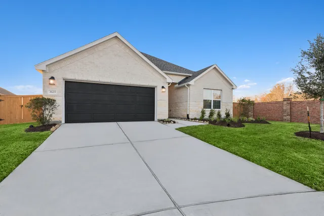 $362,990 | 3625 Moraine Lk Drive, Santa Fe, TX 77510