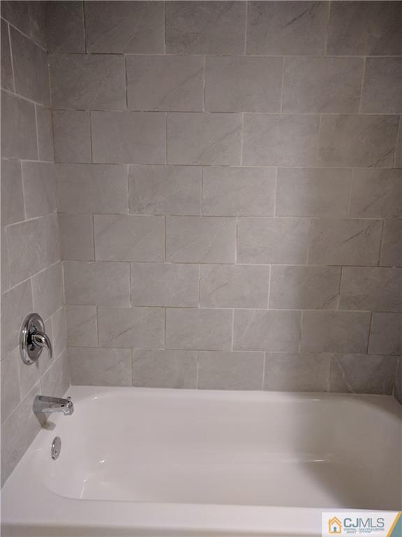 5001 Stonehedge Road, Unit 5001 Edison, NJ 08820 - Photo 5 of 13 a bathroom with a bathtub