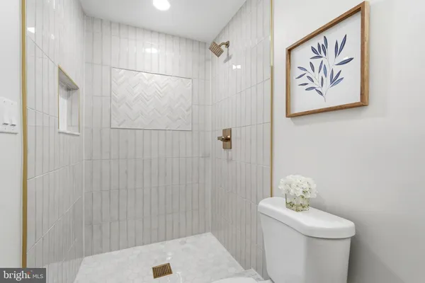 $975,000 | 7204 Joshua Tree Lane, Springfield, VA 22152