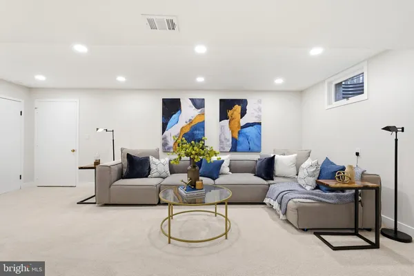 $975,000 | 7204 Joshua Tree Lane, Springfield, VA 22152