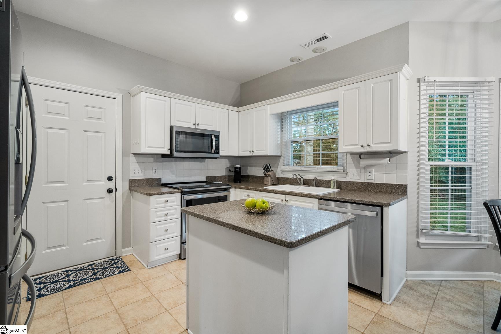 9 Summer Hill Road Simpsonville, SC 29681 - Photo 9 of 34