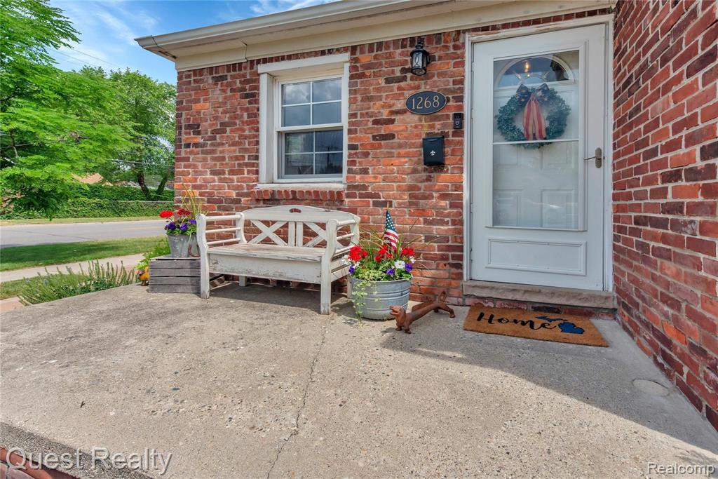 1268 Hampton Road Grosse Pointe Woods, MI 48236 - Photo 13 of 45