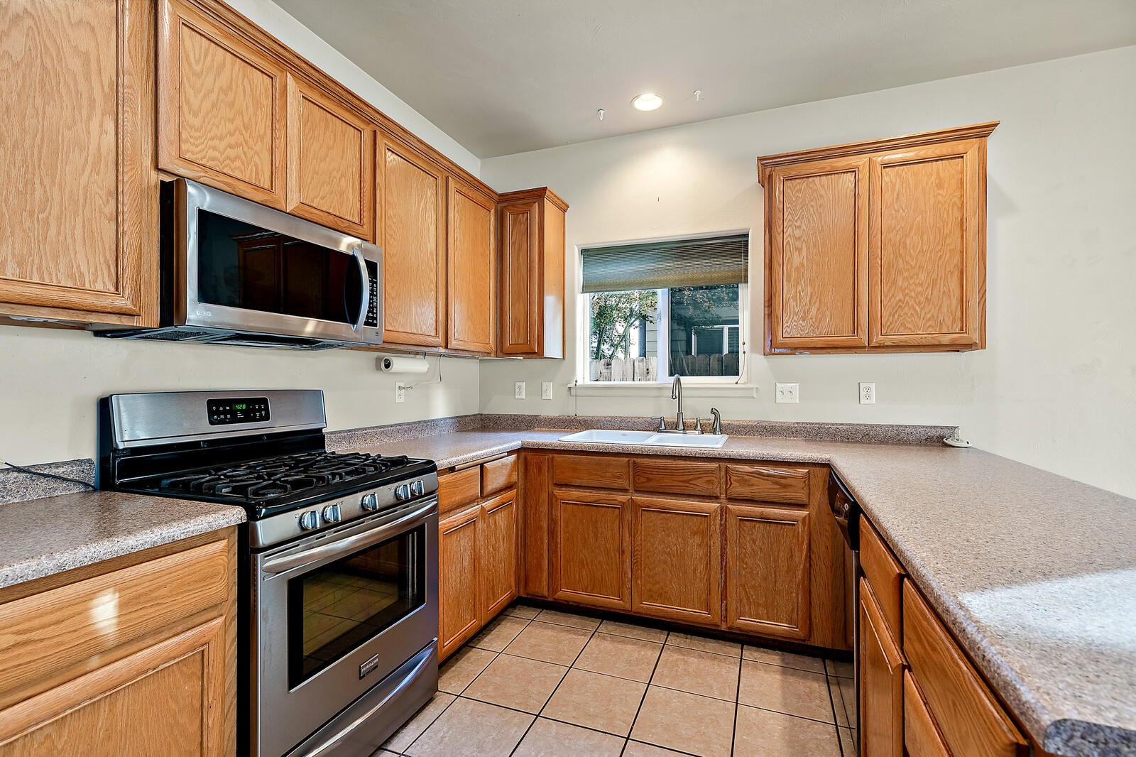 600 Shadow Way Central Point, OR 97502 - Photo 12 of 37 13_SW_13_mls