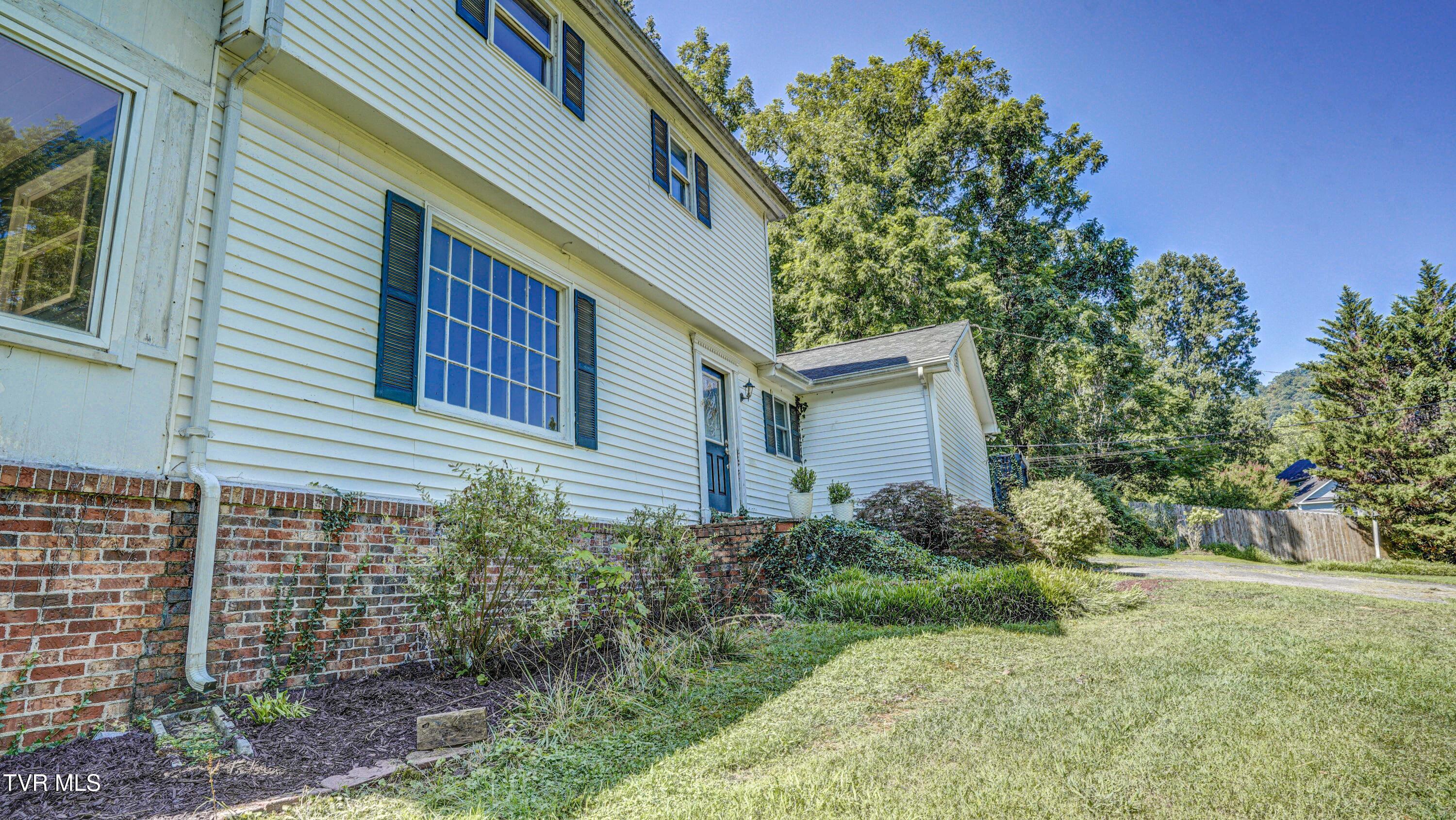 101 Timberlane Road Bristol, TN 37620 - Photo 4 of 70 _DSC5108_09_10_11_12