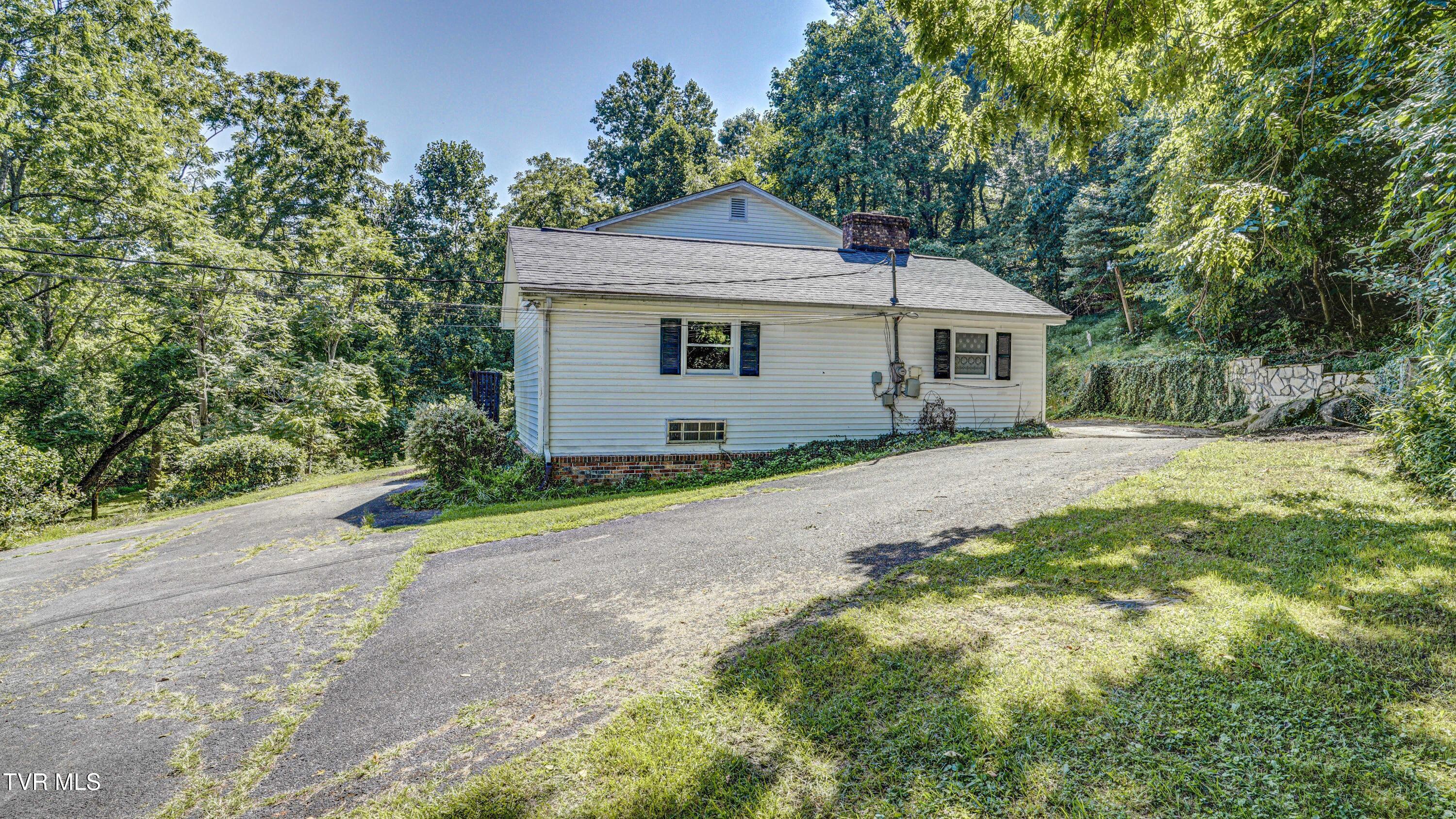 101 Timberlane Road Bristol, TN 37620 - Photo 6 of 70 _DSC5118_19_20_21_22