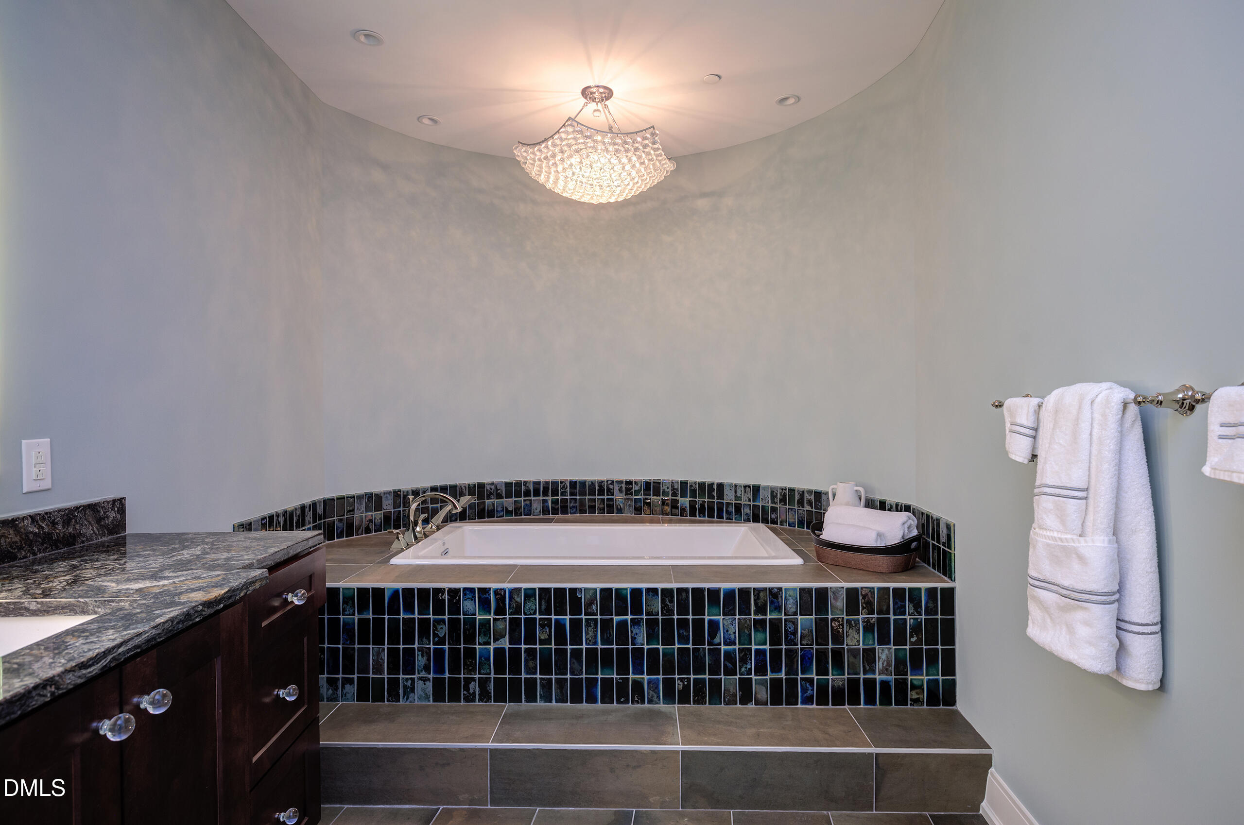 335 West Barbee Chapel Road Chapel Hill, NC 27517 - Photo 41 of 62 Primary Tub