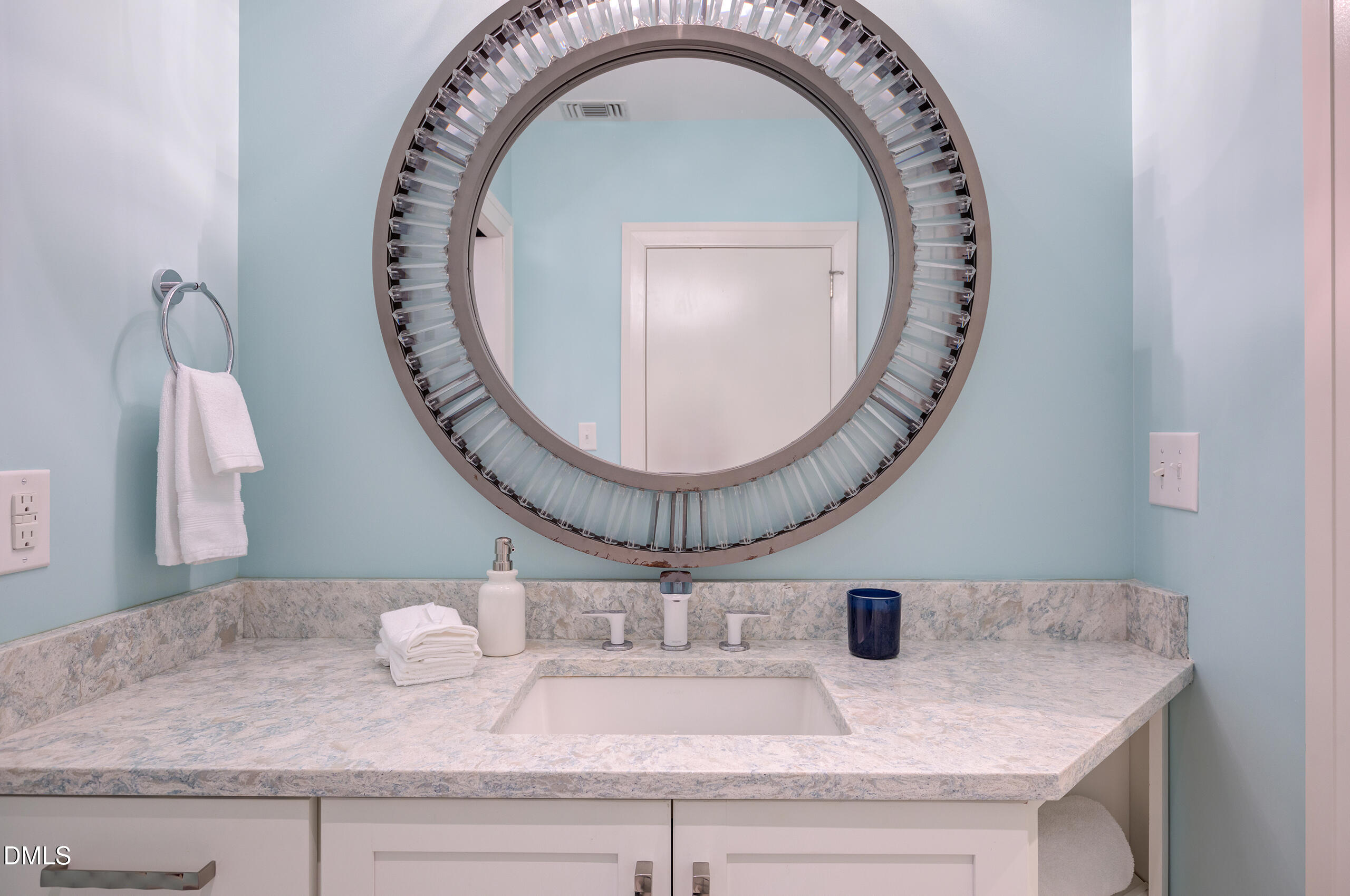 335 West Barbee Chapel Road Chapel Hill, NC 27517 - Photo 44 of 62 Jack n Jill Bathroom