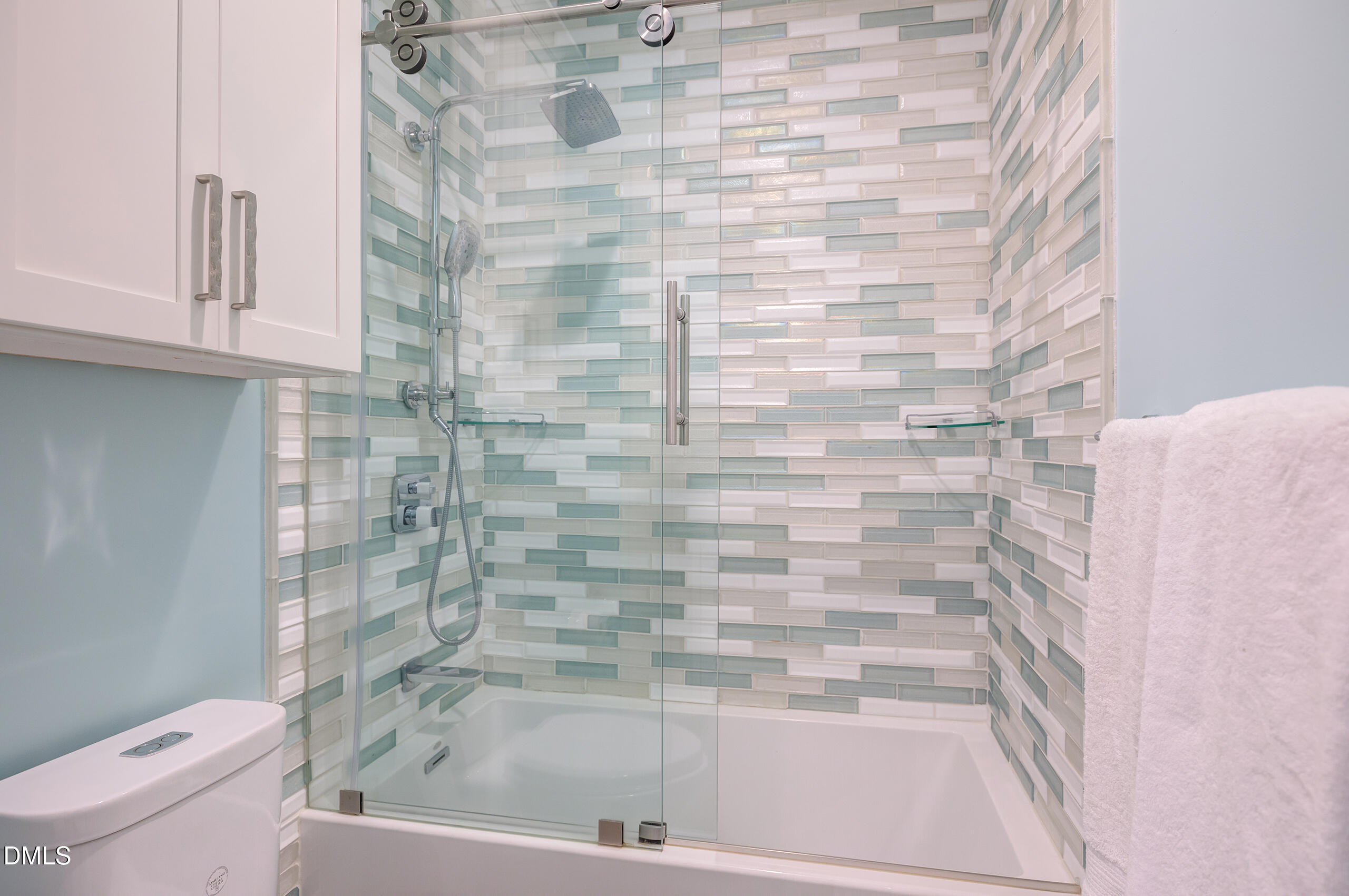 335 West Barbee Chapel Road Chapel Hill, NC 27517 - Photo 45 of 62 Jack n Jill Bathroom