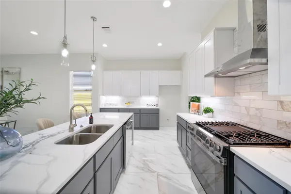 $2,650 | 7611 Athlone Drive, Houston, TX 77088