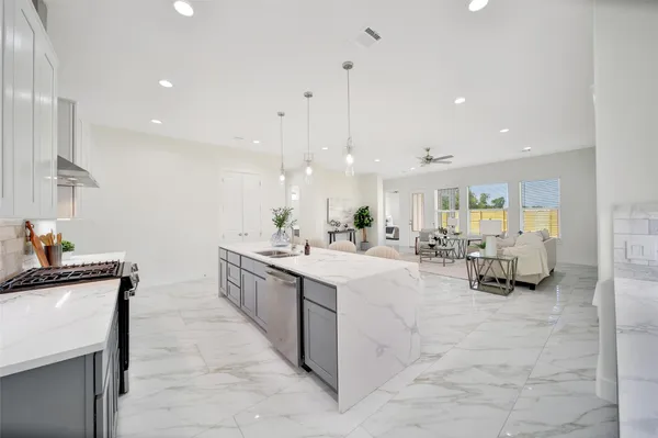 $2,650 | 7611 Athlone Drive, Houston, TX 77088