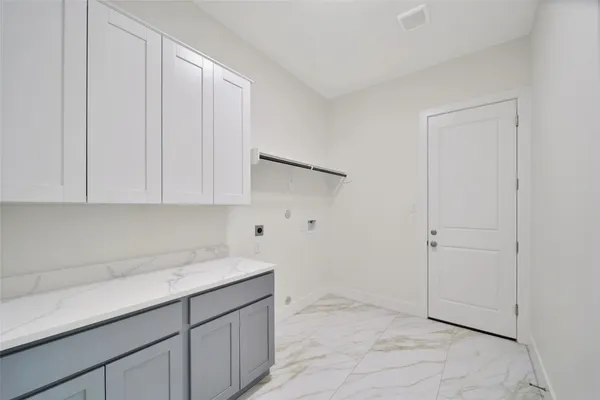 $2,650 | 7611 Athlone Drive, Houston, TX 77088