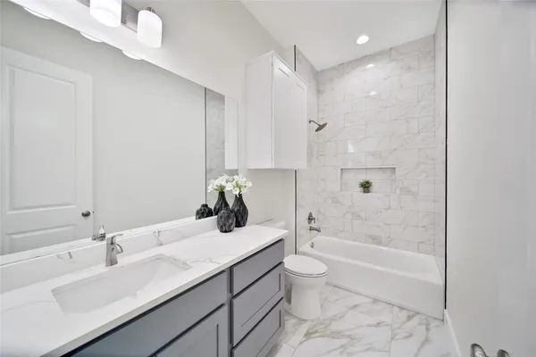 $2,650 | 7611 Athlone Drive, Houston, TX 77088