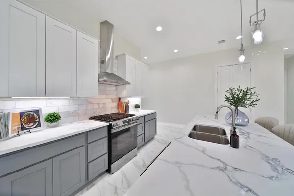 $2,650 | 7611 Athlone Drive, Houston, TX 77088