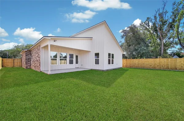 $2,650 | 7611 Athlone Drive, Houston, TX 77088