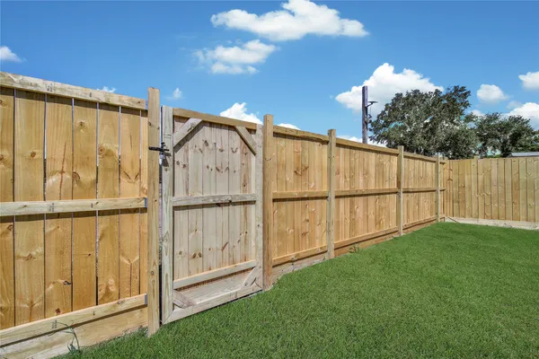 $2,650 | 7611 Athlone Drive, Houston, TX 77088