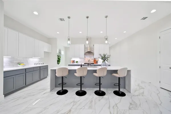 $2,650 | 7611 Athlone Drive, Houston, TX 77088