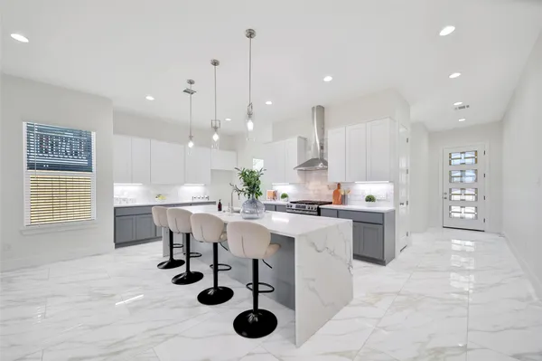 $2,650 | 7611 Athlone Drive, Houston, TX 77088