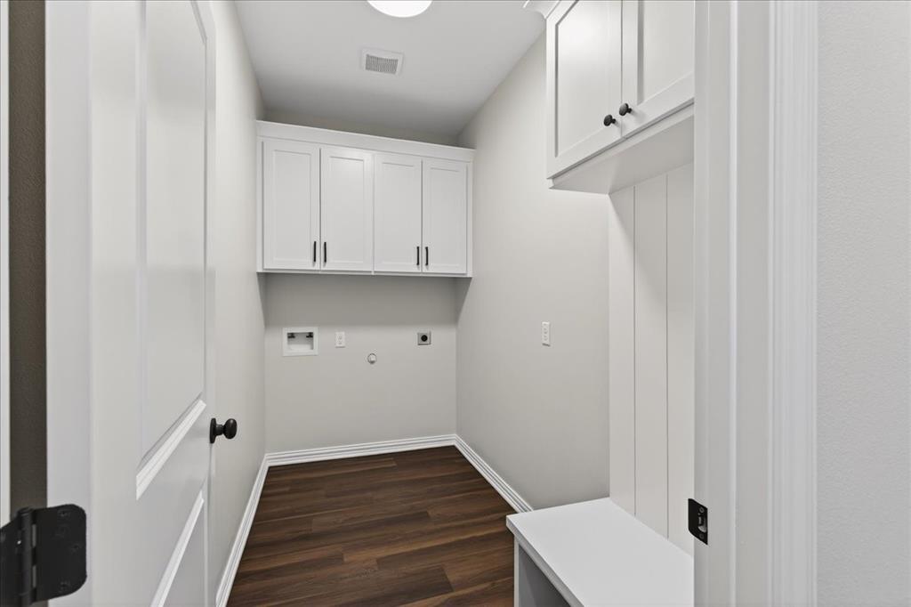 117 East Bexar Street Mabank, TX 75147 - Photo 18 of 27 a bathroom with a sink and a toilet