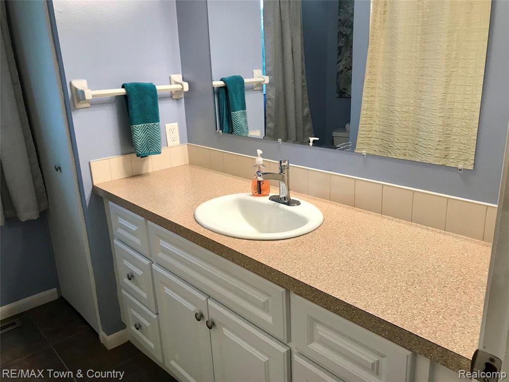 7227 Carpenter Road Flushing, MI 48433 - Photo 25 of 48