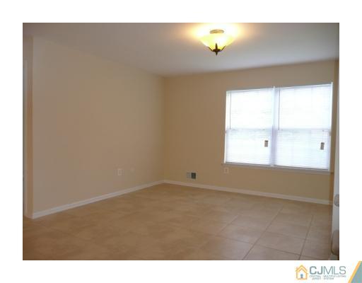 35 Edinburgh Court Edison, NJ 08820 - Photo 2 of 13