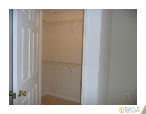 35 Edinburgh Court Edison, NJ 08820 - Photo 11 of 13