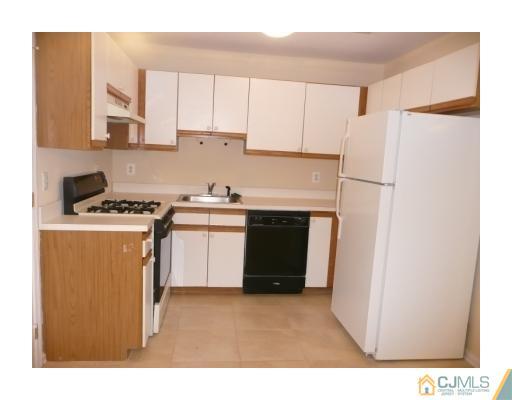 35 Edinburgh Court Edison, NJ 08820 - Photo 4 of 13