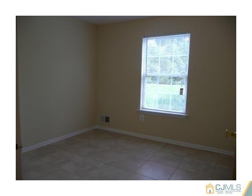35 Edinburgh Court Edison, NJ 08820 - Photo 6 of 13