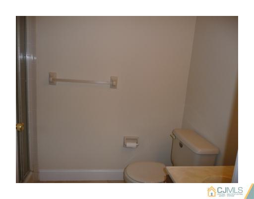 35 Edinburgh Court Edison, NJ 08820 - Photo 9 of 13