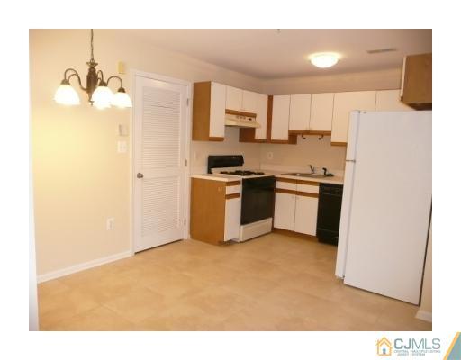 35 Edinburgh Court Edison, NJ 08820 - Photo 10 of 13