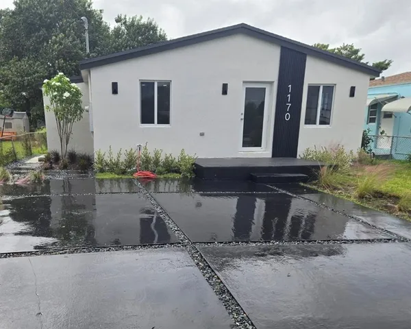 a front view of house with yard