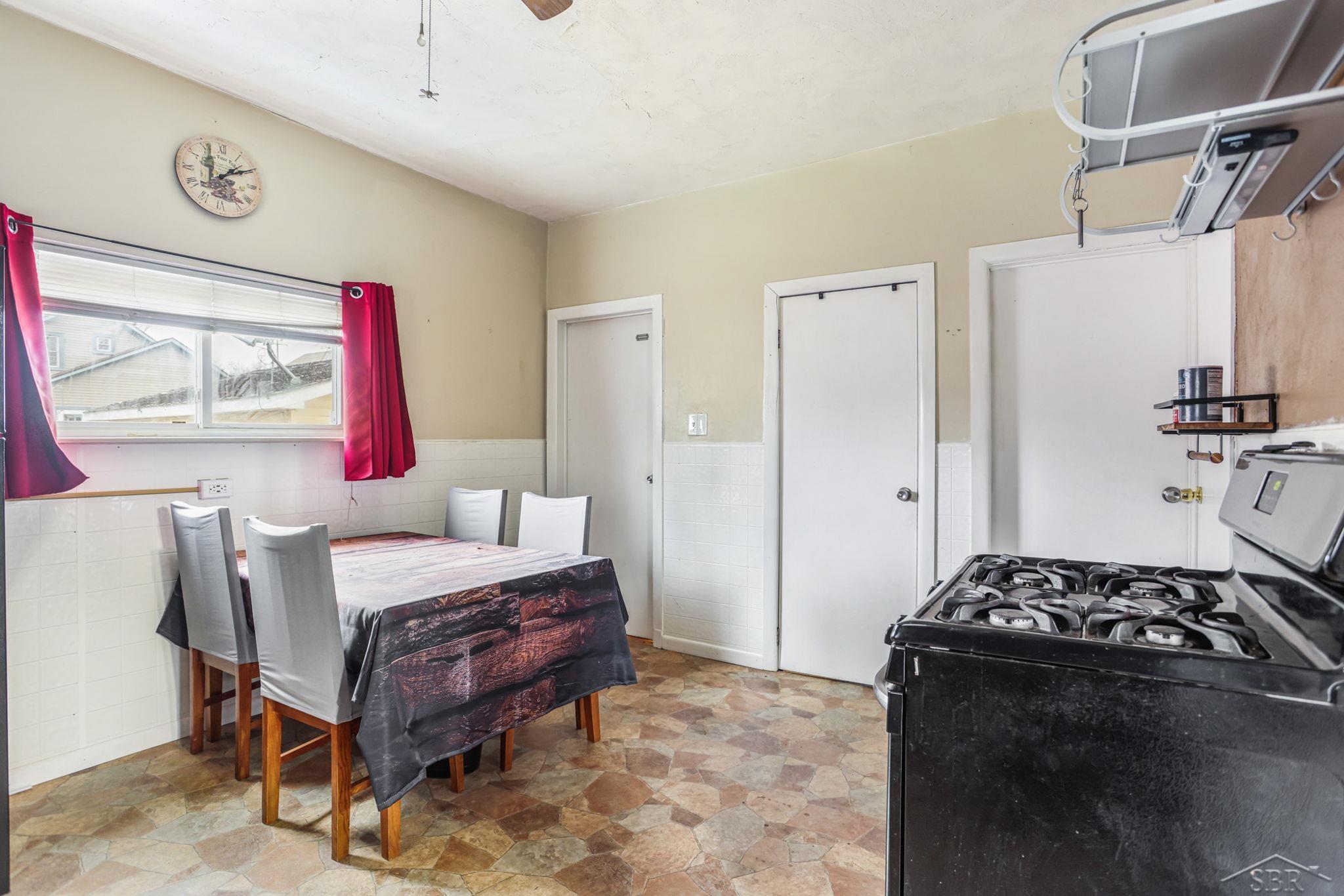 415 North Hampton Street Bay City, MI 48708 - Photo 8 of 23 50099038-7.JPG