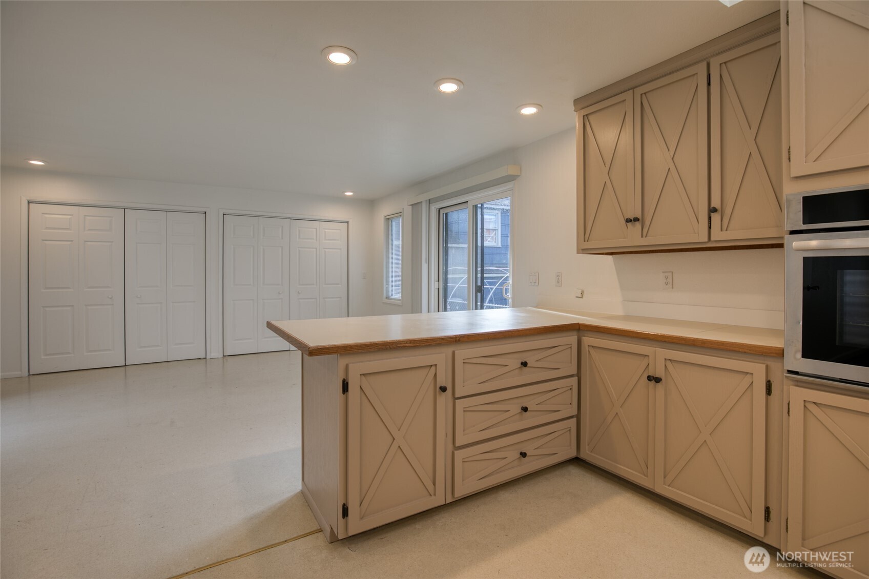 411 West 4th Street Aberdeen, WA 98520 - Photo 13 of 40 a kitchen with granite countertop white cabinets and stainless steel appliances