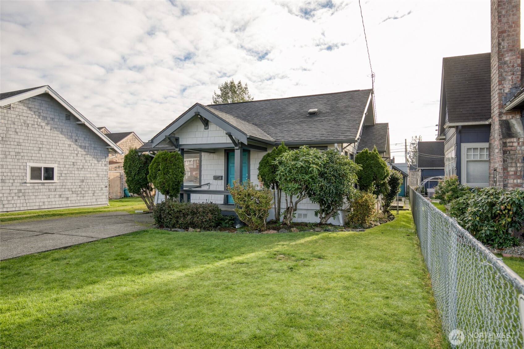 411 West 4th Street Aberdeen, WA 98520 - Photo 2 of 40 a view of a house next to a big yard and large trees